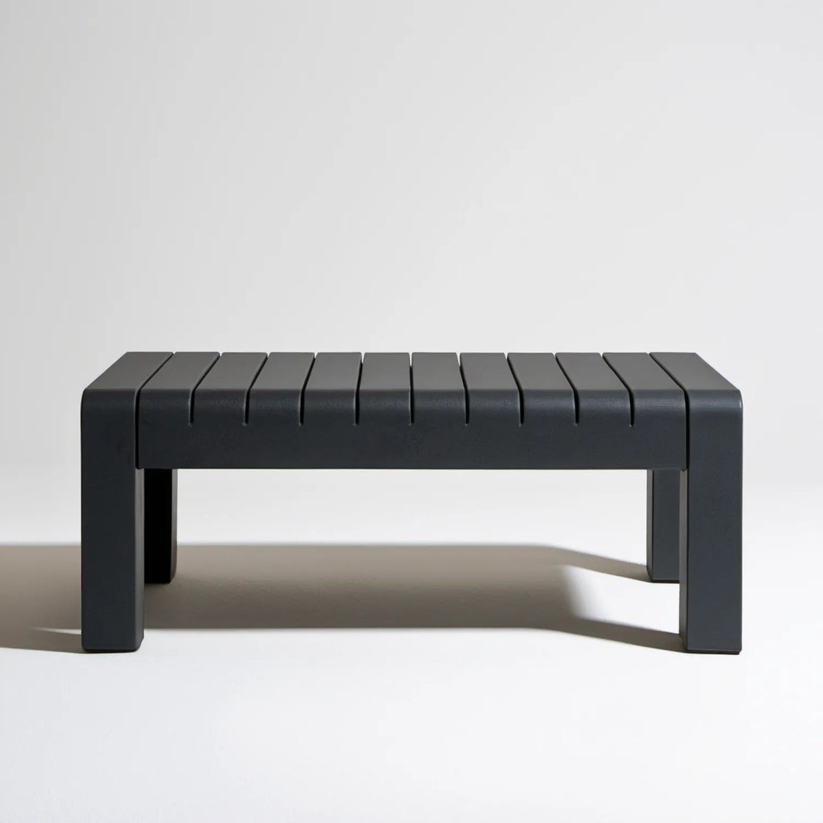 Czarny prostokątny stolik ogrodowy z polipropylenu 78 x 55 x 38 cm